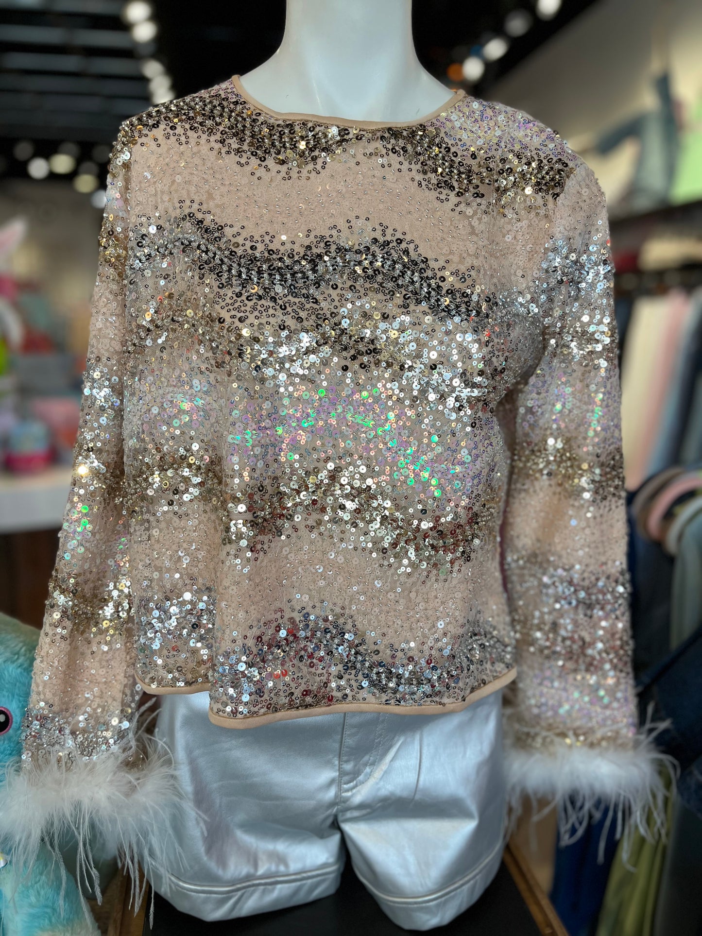 SEQUIN NEUTRAL WAVE PATTERN CROP TOP