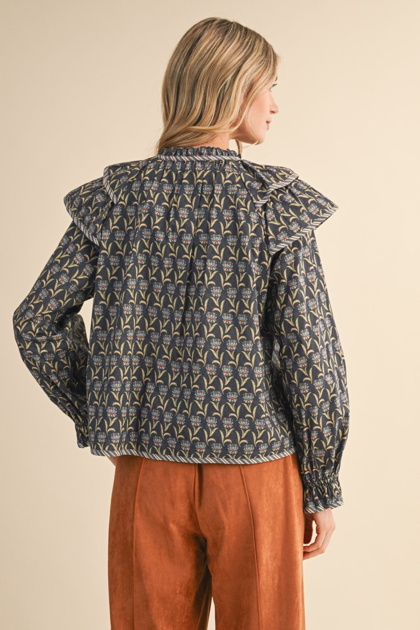Floral Flutter Sleeve Contrast Binding Top