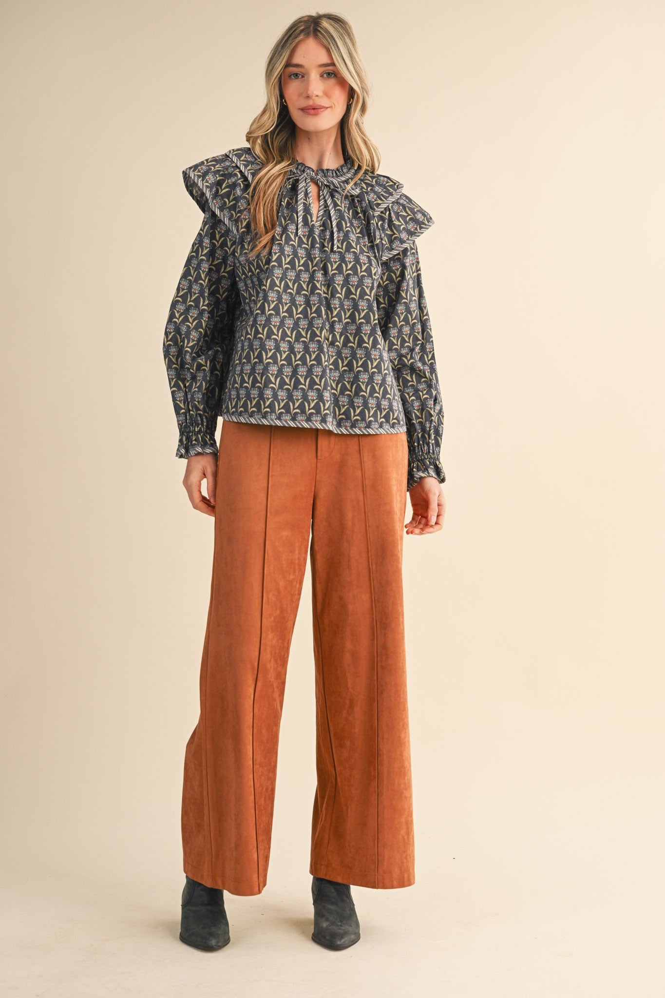 Floral Flutter Sleeve Contrast Binding Top