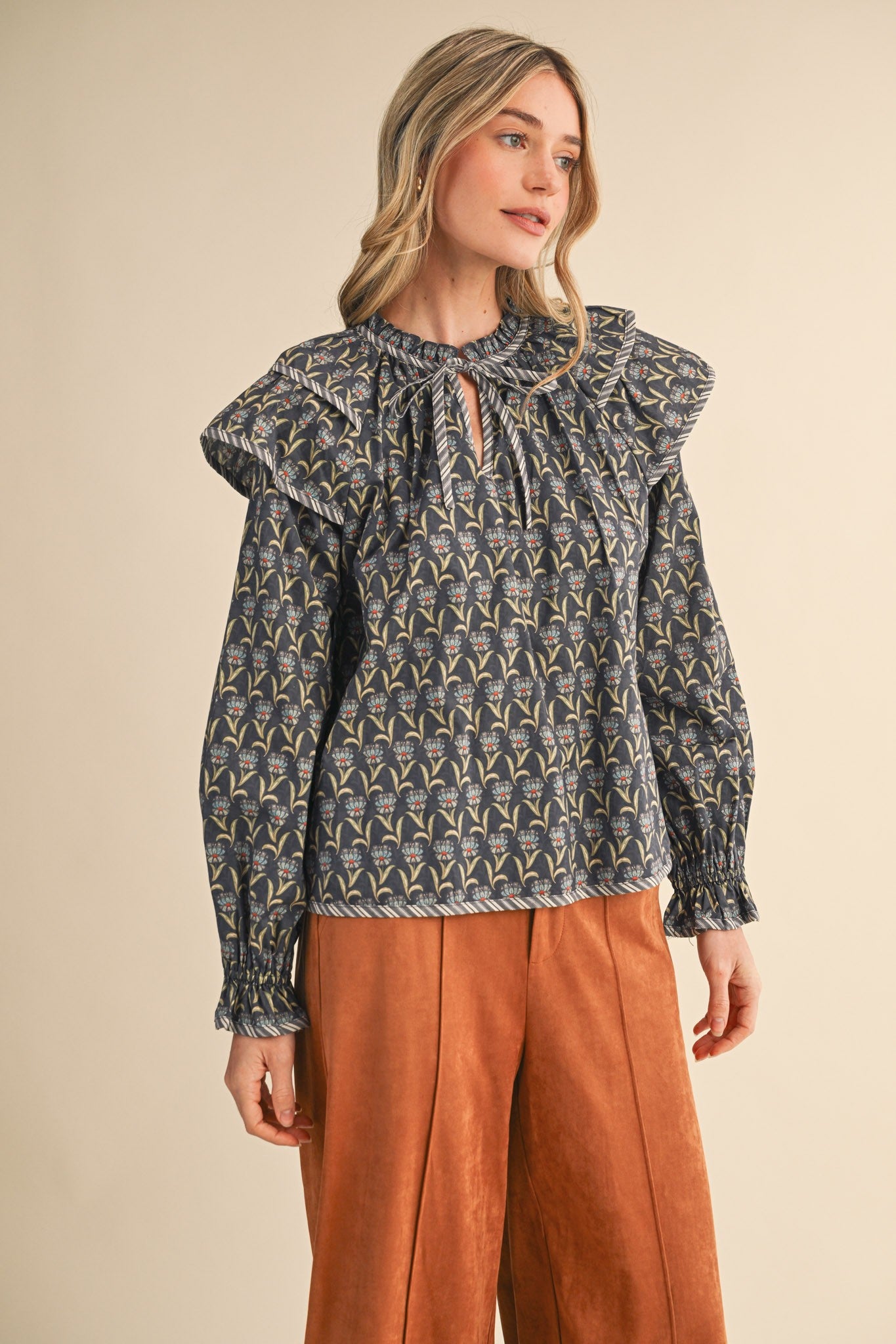Floral Flutter Sleeve Contrast Binding Top