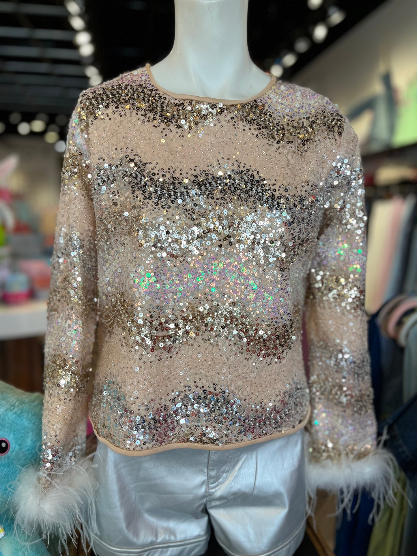 SEQUIN NEUTRAL WAVE PATTERN CROP TOP