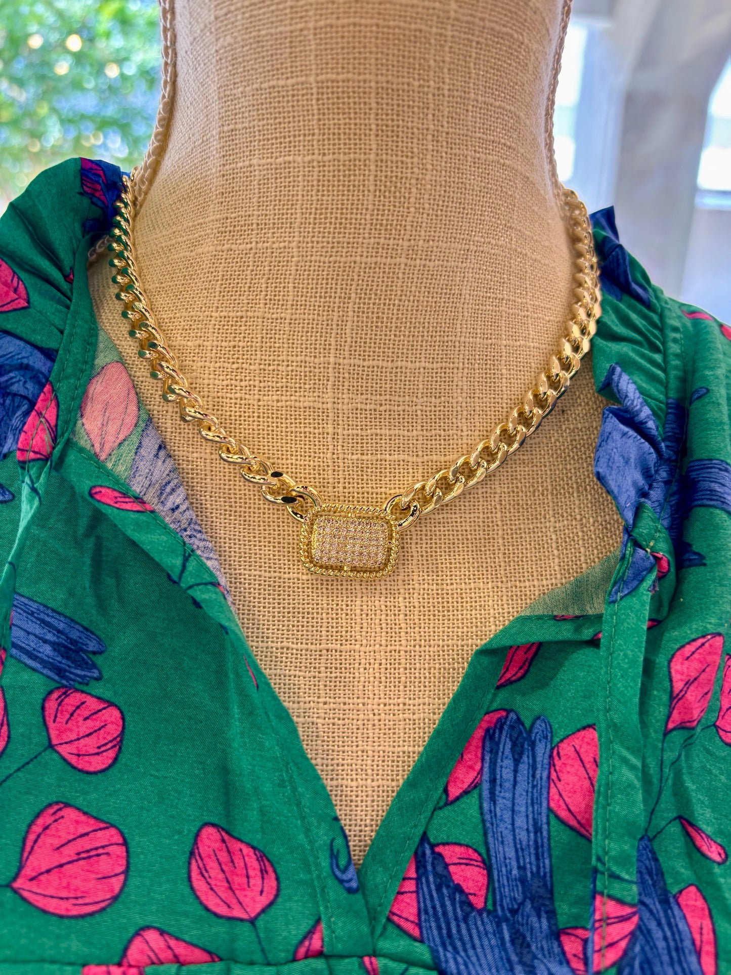 CHB Gold Link Chain Necklace w/pendant