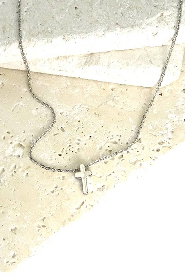 JOSSLYN by wall to wall - CLASSIC MINI CROSS NECKLACE | 47N15737-CROSS