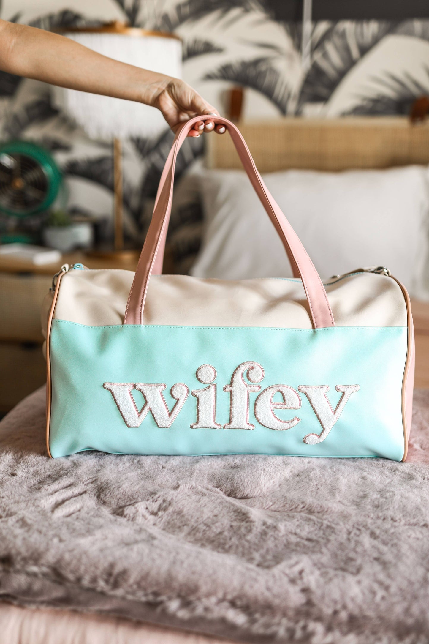 Duffle Bag - Wifey (modern cream/blue)