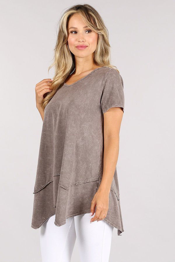 MINERAL DYED BASIC TOP WITH RAW EDGE DETAIL AVAILABLE IN 3 COLORSb