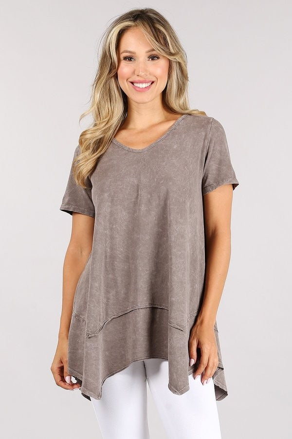 MINERAL DYED BASIC TOP WITH RAW EDGE DETAIL AVAILABLE IN 3 COLORSb