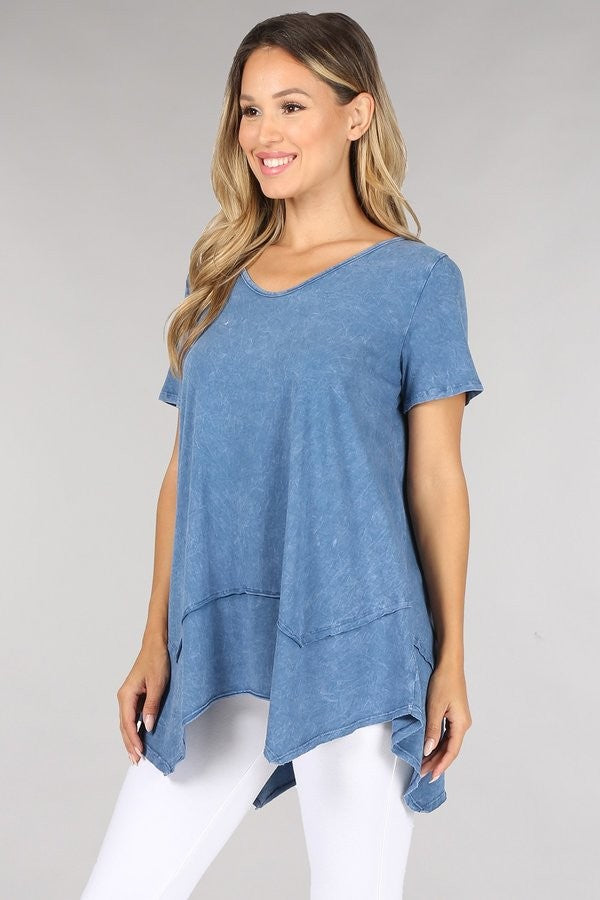 MINERAL DYED BASIC TOP WITH RAW EDGE DETAIL AVAILABLE IN 3 COLORSb
