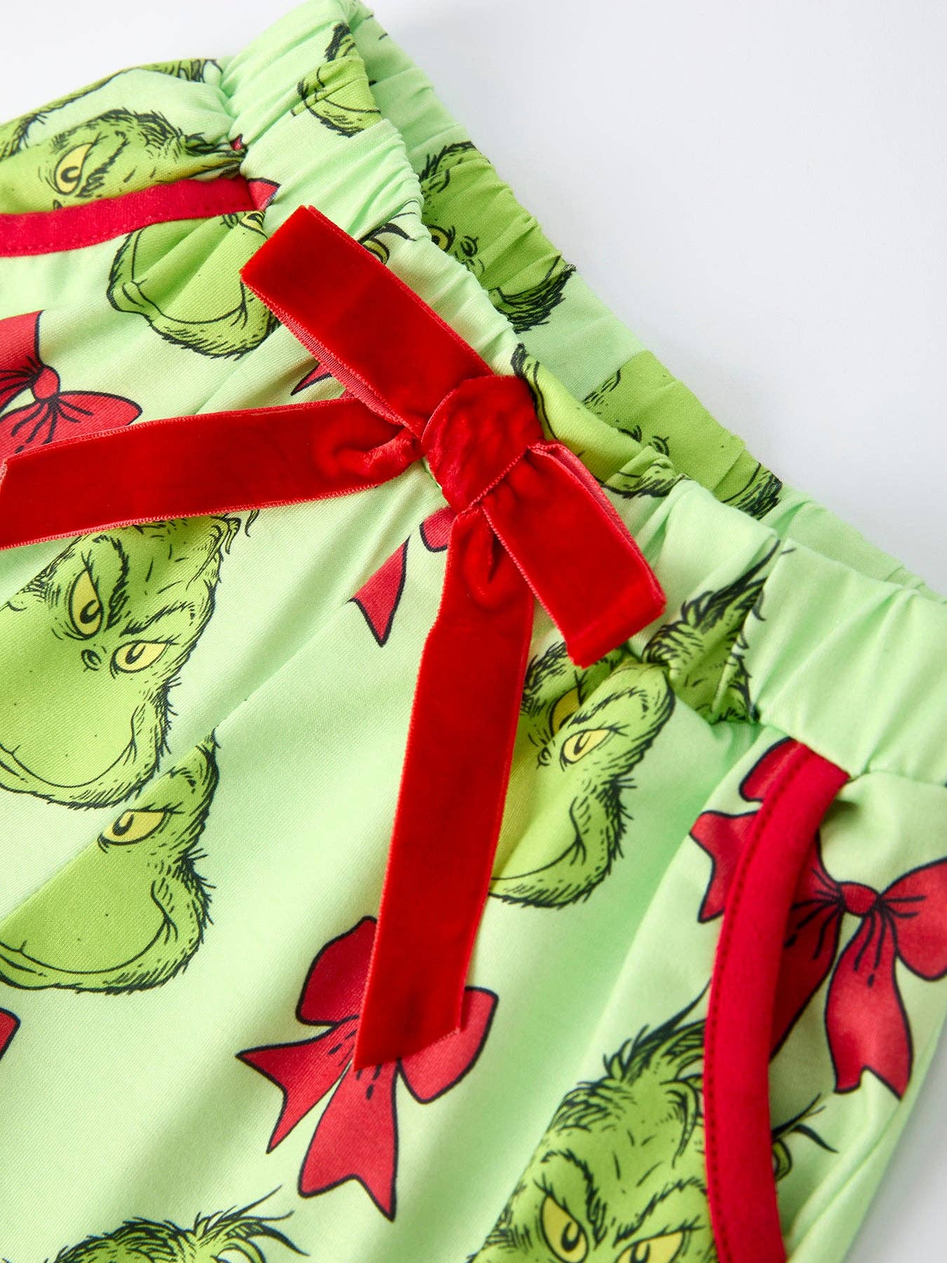Girls Grinch Christmas Pajama Set with Bow Print – Festive Holiday Sleepwear