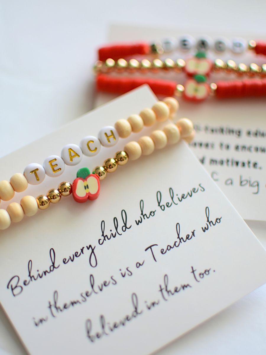 Wood bead Teacher bracelet set on thank you card