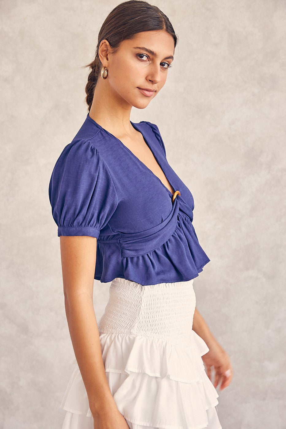 FRONT RING DETAILED RUFFLE TOP