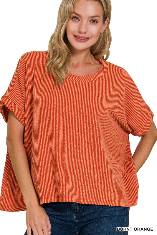 TEXTURED LINE SHORT TWISTED SLEEVE TOP