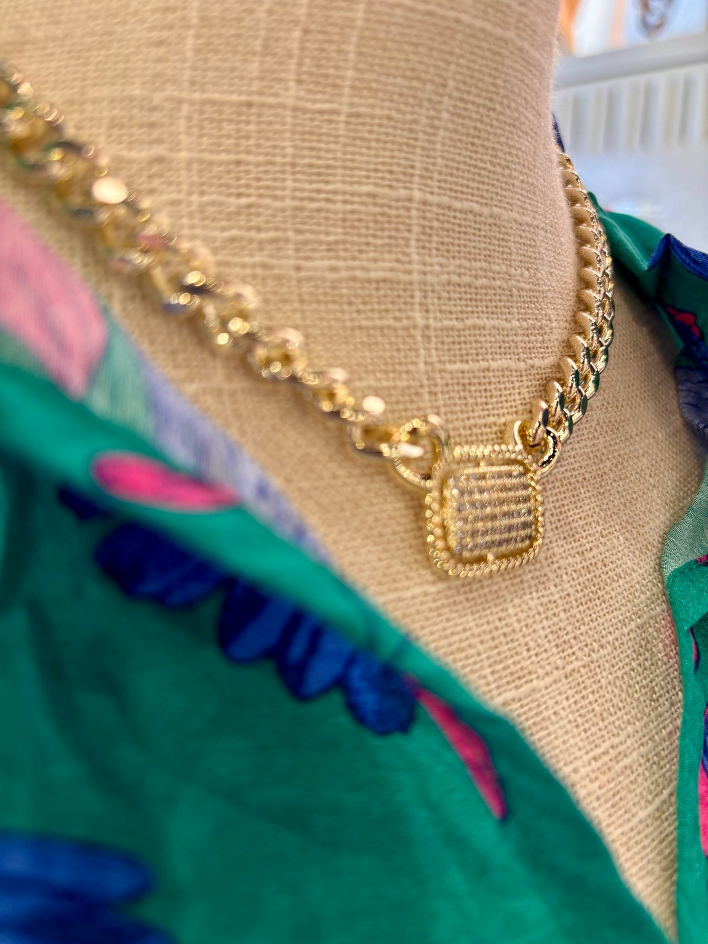 CHB Gold Link Chain Necklace w/pendant