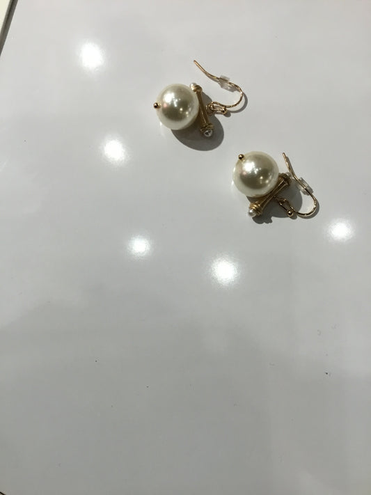 Toggle Bar Pearl Earring Modern Classic Style