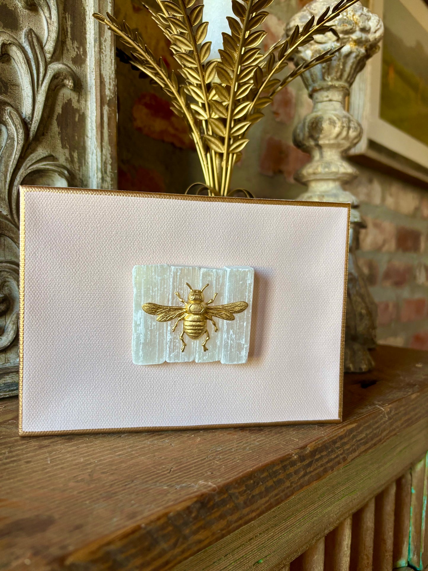 Elegant Gold Bee Crystal Canvas-Pink
