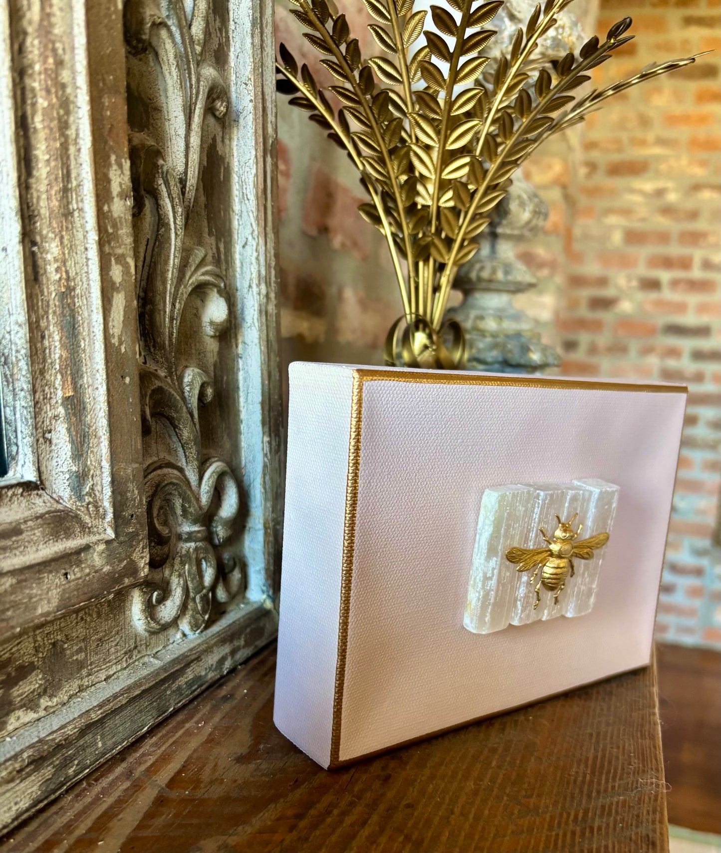 Elegant Gold Bee Crystal Canvas-Pink