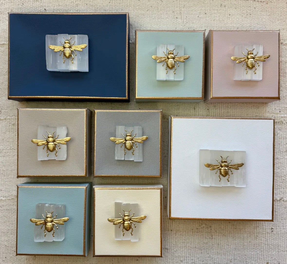 Elegant Gold Bee Crystal Canvas-Pink