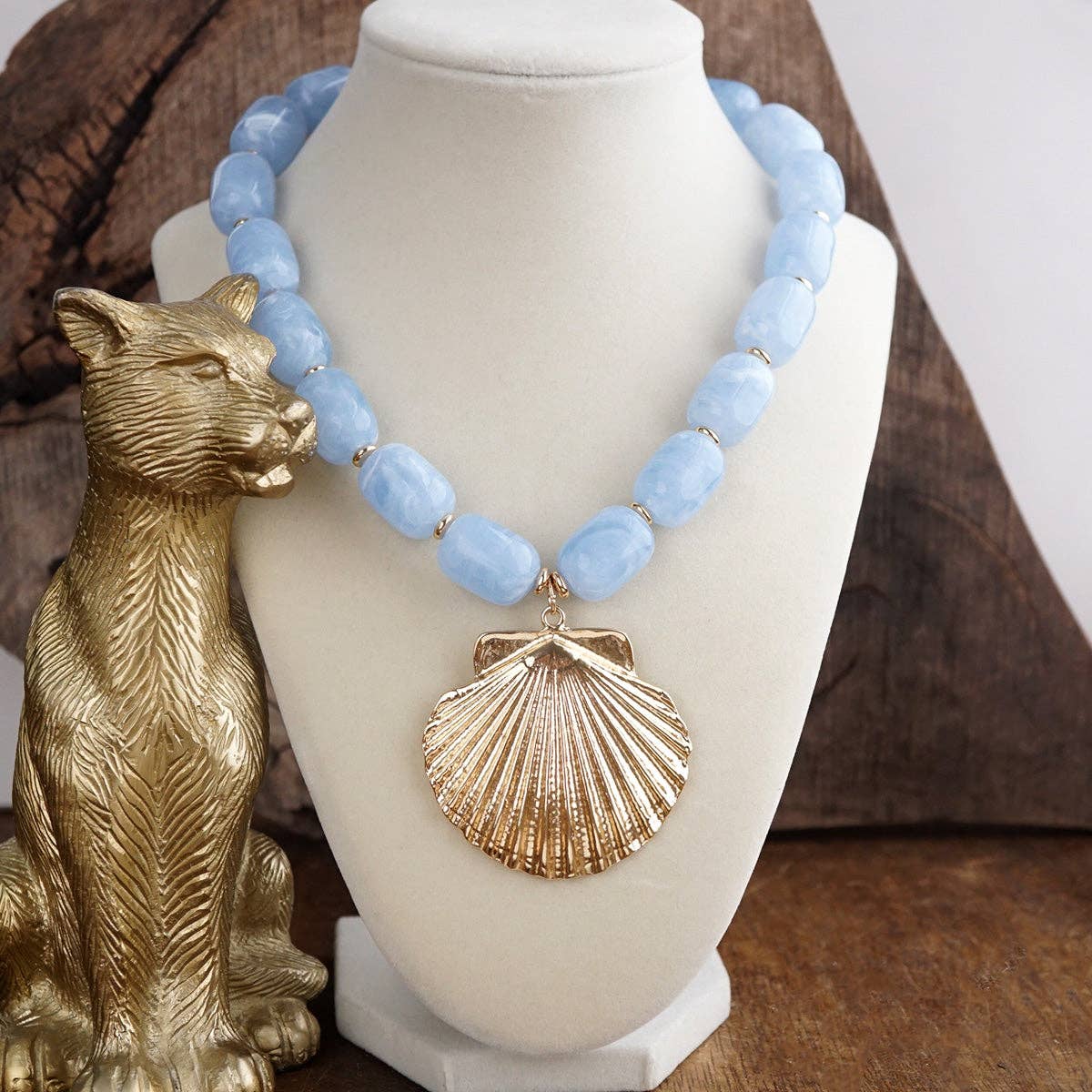 Golden Shoreline – Shell Pendant Beaded Necklace