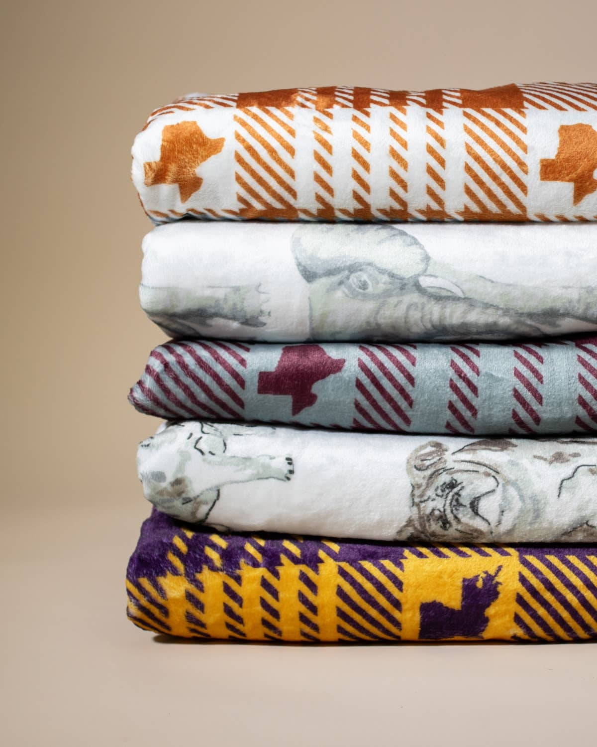 Forever Bulldog Throw   White/Multi   50x60