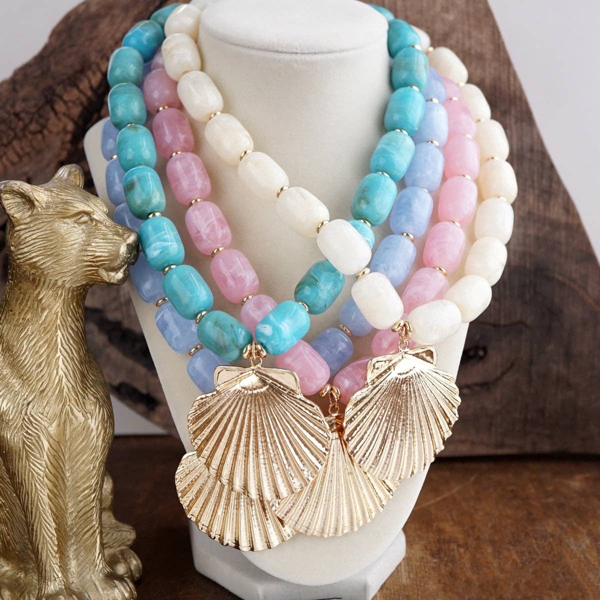 Golden Shoreline – Shell Pendant Beaded Necklace