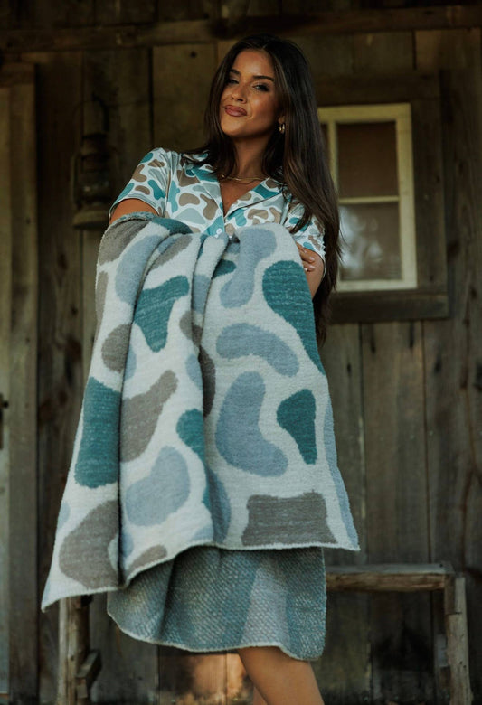 Soft Plush Camo Throw Blanket