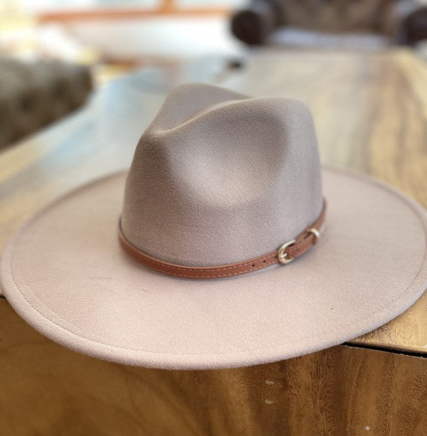 Structured wide brim panama hat With leather belt