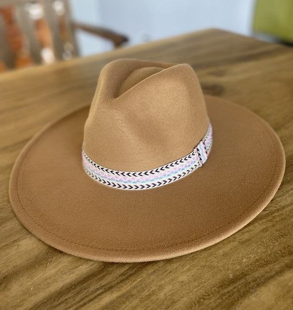 Wide brim panama hat in vegan felt with Jacquard t