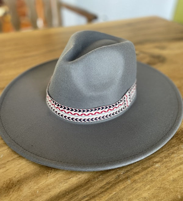 Wide brim panama hat in vegan felt with Jacquard t