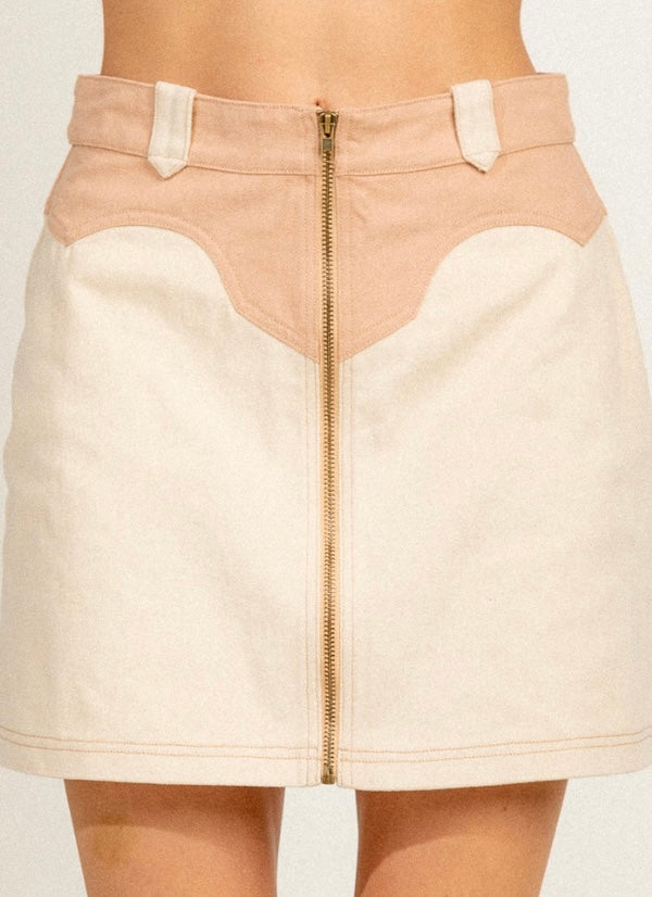 Casual mini cotton skirt- Front zipper- Back pockets patched